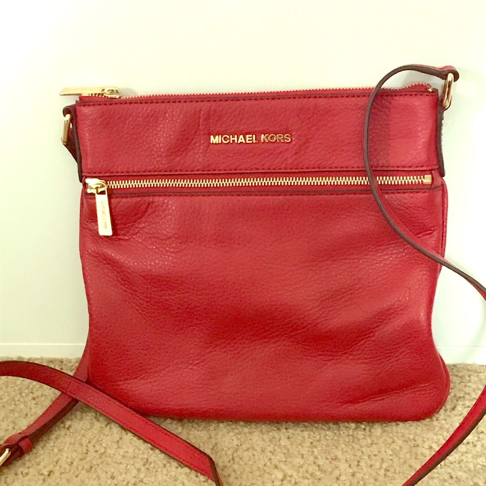 Red Crossbody Michael Kors purse